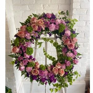 The mixed garden wreath Easel stand