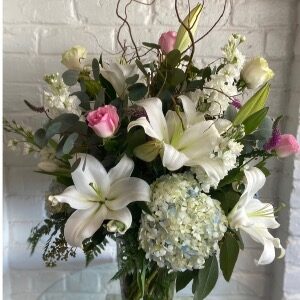 Hello Gorgeous Vase arrangement